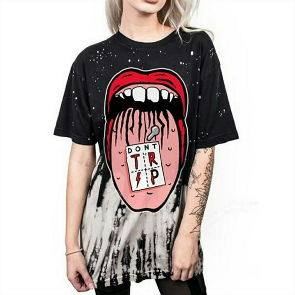 Hot Topic Tops - NWOT "Don't Trip" shirt